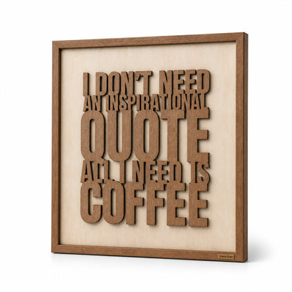 Skilt i træ med kaffecitat