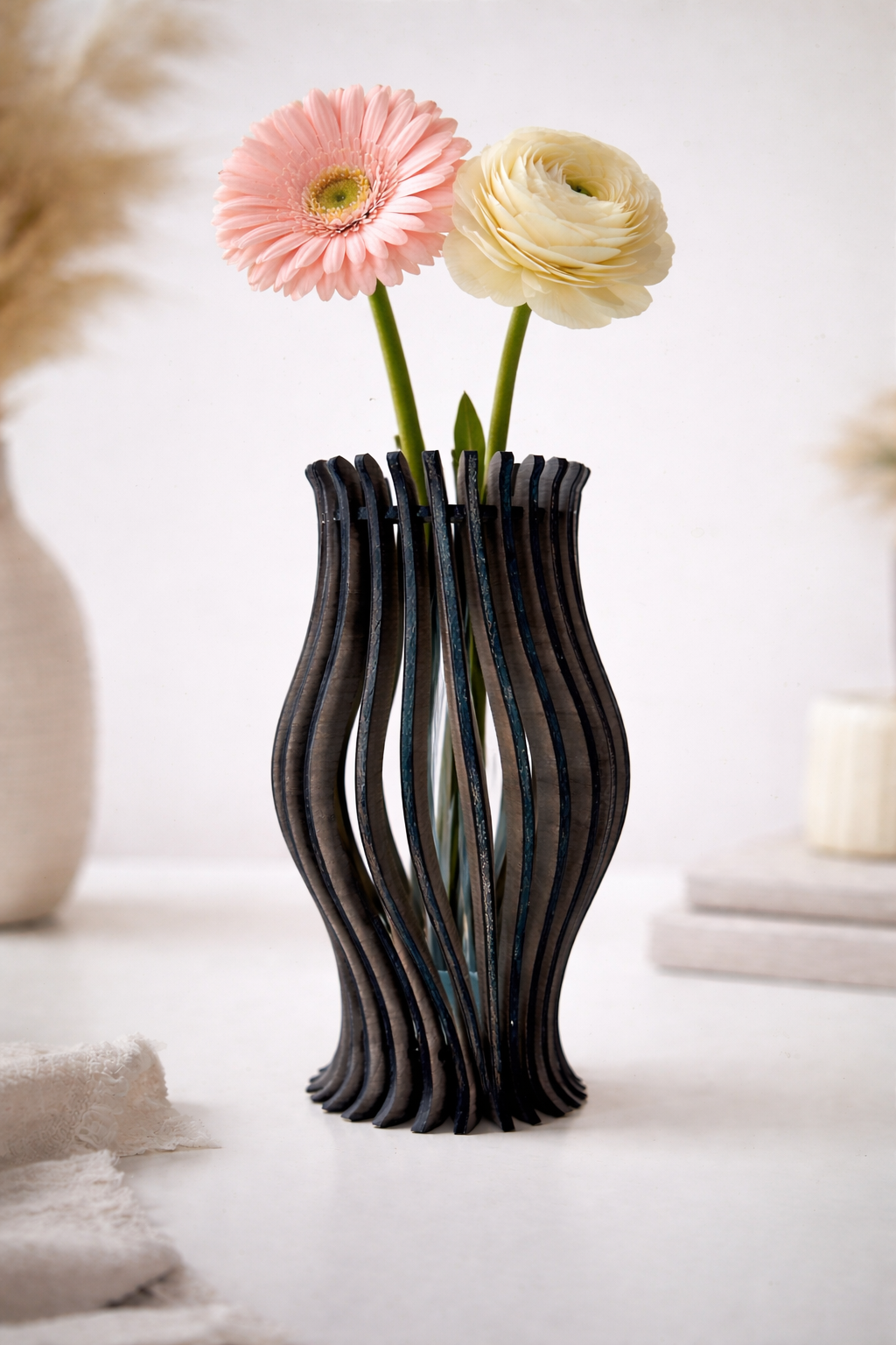 Vase i mørk valnøddetræ - 19 cm